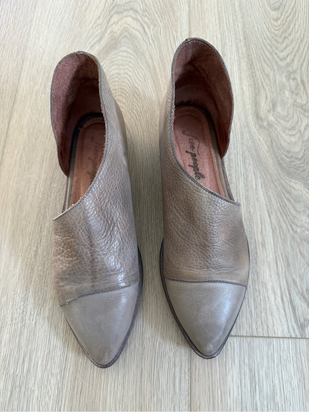 Free People Royale leather
D'Orsay pointed-toe flats 39